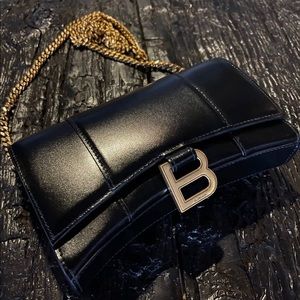 BALENCIAGA
Hourglass Wallet On Chain Bag
